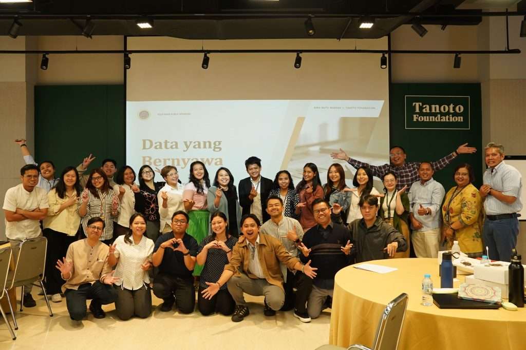 Data yang Bernyawa dalam pelatihan public speaking Bina Mutu Bangsa dan Tanoto Foundation