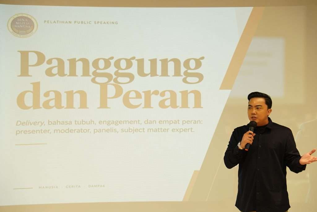 Panggung dan Peran dalam pelatihan public speaking Tanoto Foundation